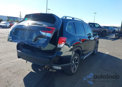 2022 Subaru Forester Touring z USA, uszkodzony, nr VIN JF2SKARC1NH438493
